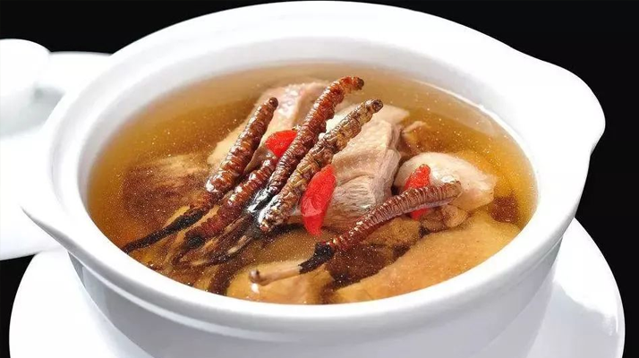 鲜冬虫夏草鸡煲：一锅暖养身心的高原珍馐