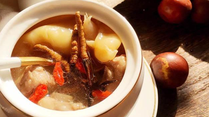 孕期滋补解惑：孕妇能用冬虫夏草炖汤吗？东强堂那曲虫草给出安心答案