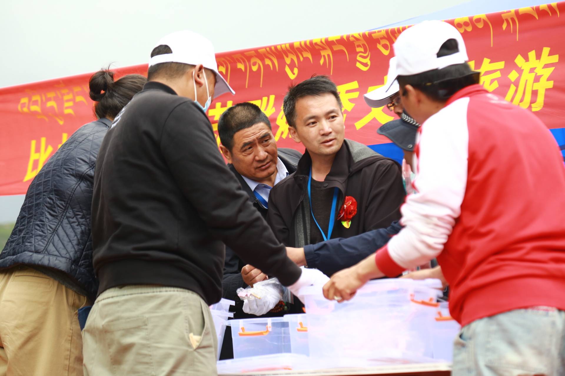 比如县第十二届赛马节 东强堂再次受邀担任