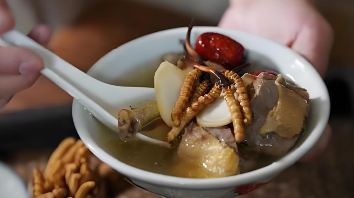 东强堂那曲虫草煲火腿肠，解锁滋补与家常的完美融合